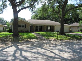 2106 Eaves Dr, Baytown, TX 77520