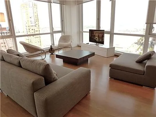 Rented by Domus Realty | media 26