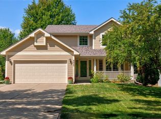 8923 Long Meadow Dr, Johnston, IA 50131
