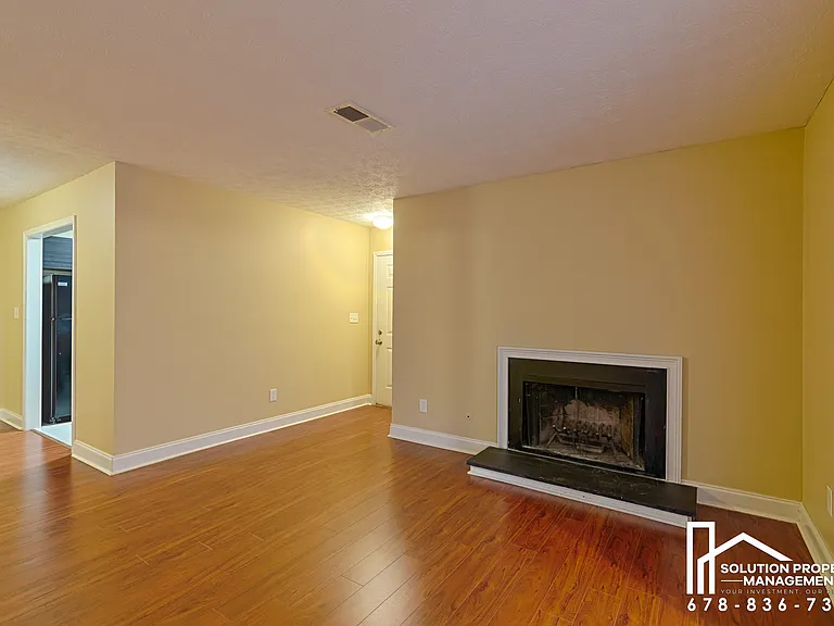 1808 Augusta Dr — Photo 2
