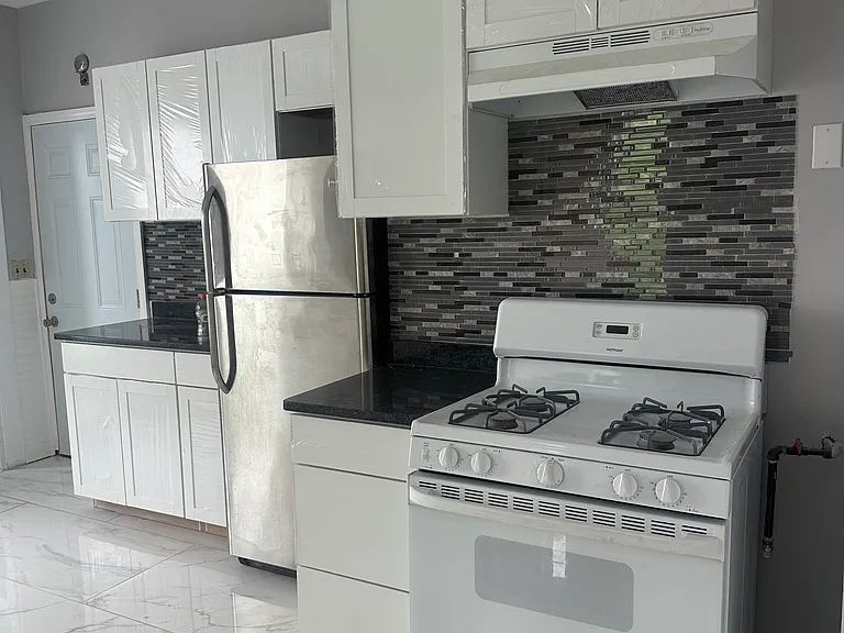 19 Dewey St #2 — Photo 2
