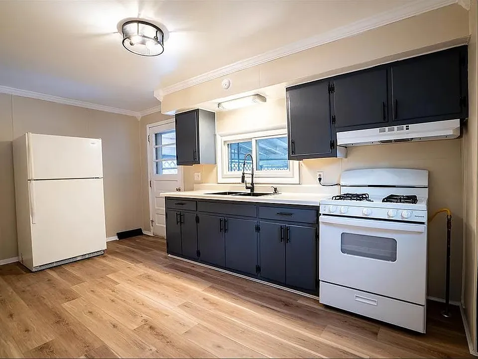 327 William St