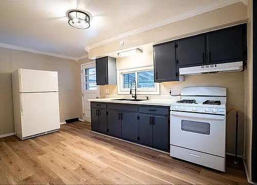 327 William St Photo 1