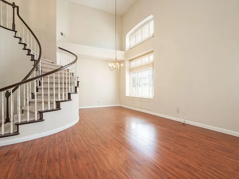 11718 Windcrest Ln — Photo 7