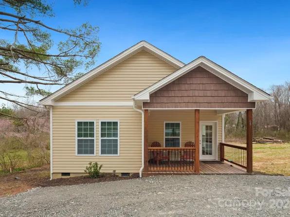 68 Brevard Knoll Dr, Hendersonville, NC 28792