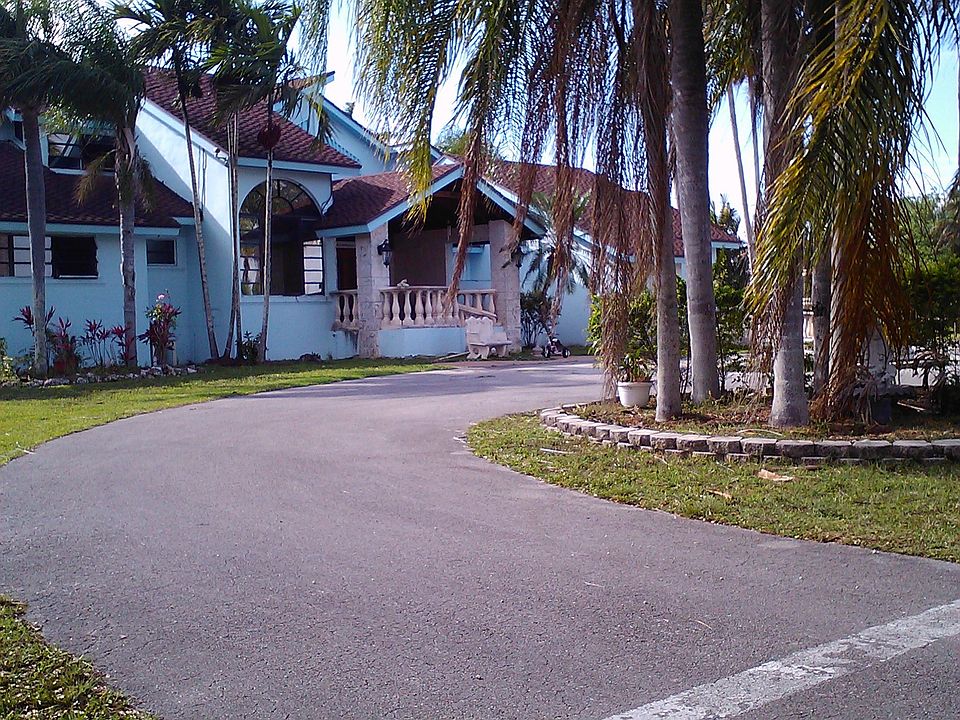main house driveway