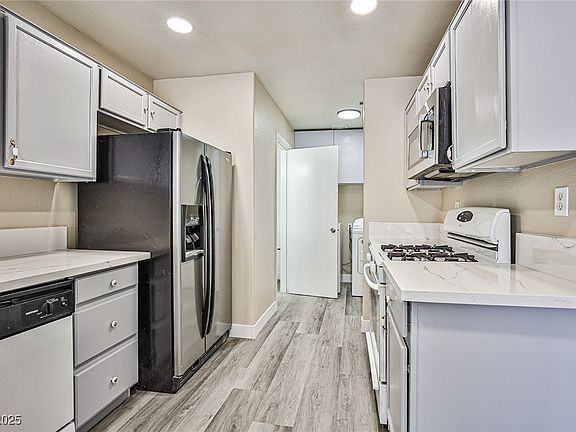 2nd image of 3966 Starfield Ln