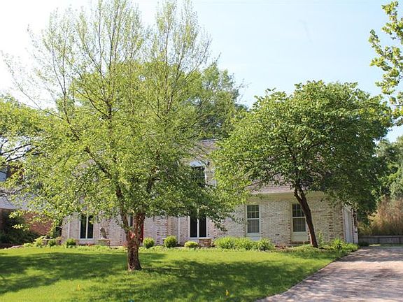 2nd image of 912 Canterbury Dr