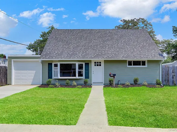 328 Martin Place, Bethpage, NY 11714