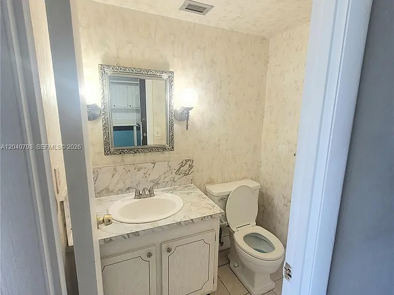 2025 NE 164th St #319 — Photo 9