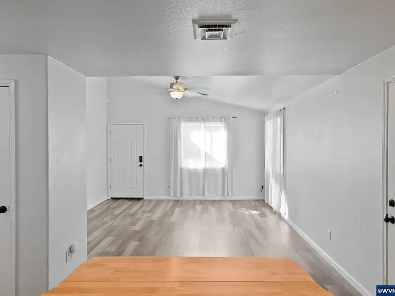 431 Geary St SE — Photo 6