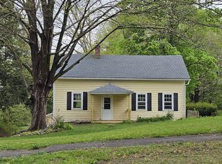 17 Pleasant St, Woodbury, CT 06798