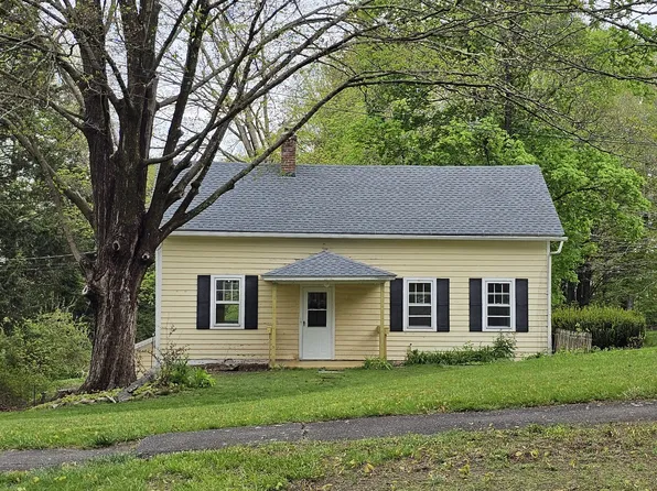 17 Pleasant St, Woodbury, CT 06798