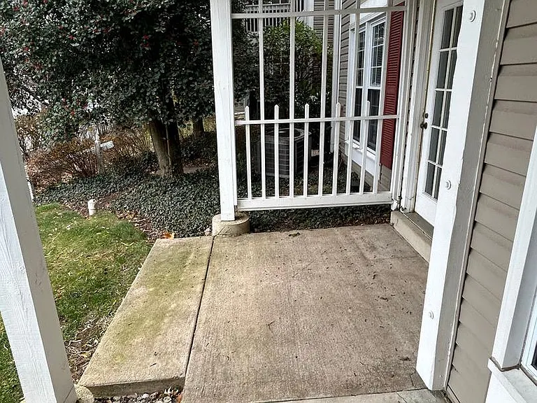 2919-F S Woodstock St #F — Photo 3