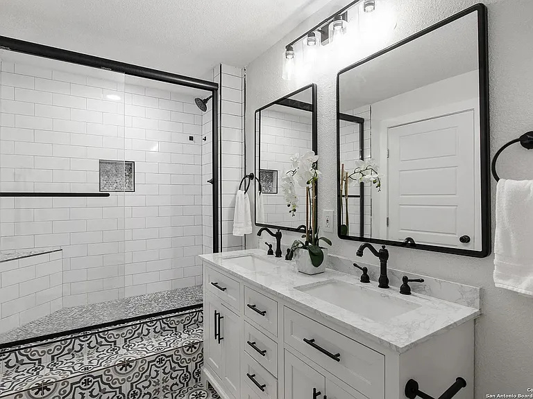 123 E Brandon — Photo 27
