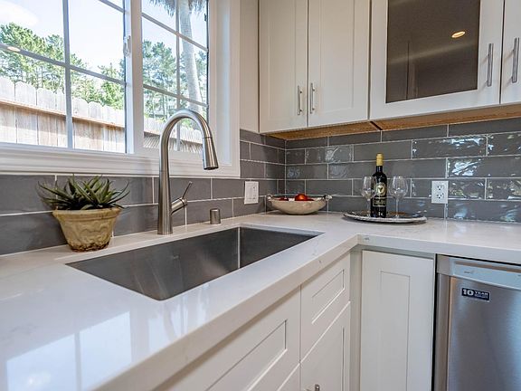 5th image of 620 Larchmont Dr