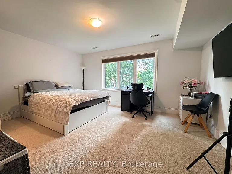 99 Hunt Ave — Photo 11