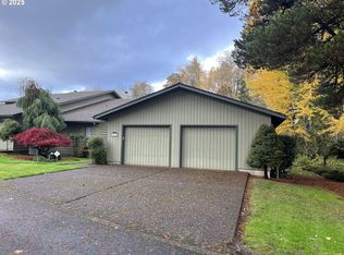 1215 NW Driftwood Pl, McMinnville, OR