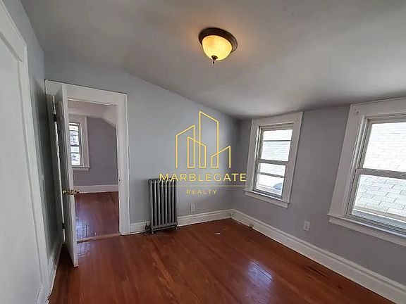 4th image of 182 Dewey St #22