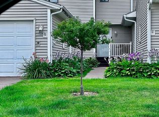 3017 Willowwood Dr, Bettendorf, IA 52722
