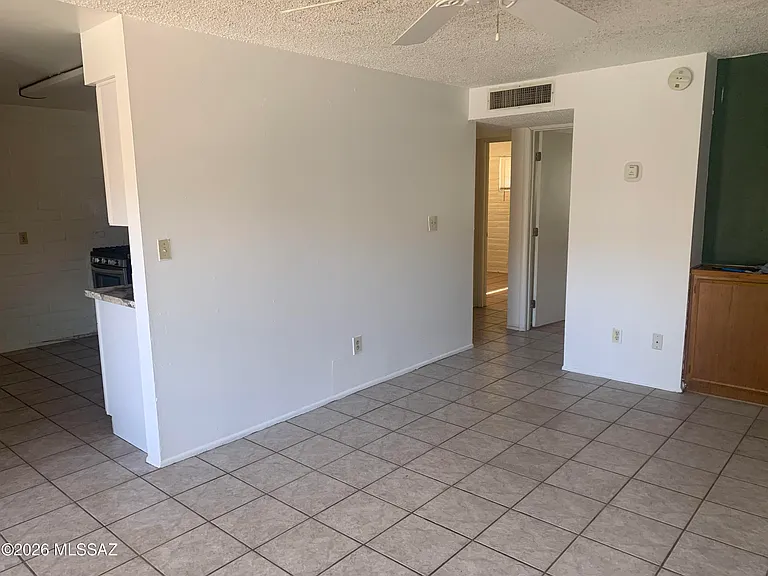 3241 E Monte Vista Dr — Photo 5