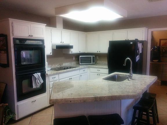 Granite & huge kitchen sink!