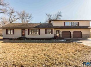 717 W 2nd Ave, Lennox, SD 57039