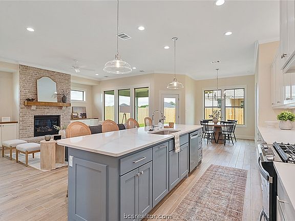 3rd image of 3005 Teller Dr