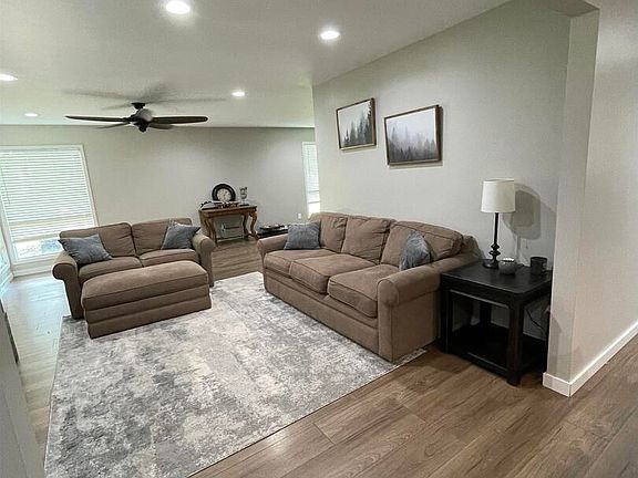 5th image of 1404 N Du Quoin St