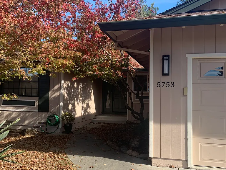 5753 Reynaud Ct — Photo 2