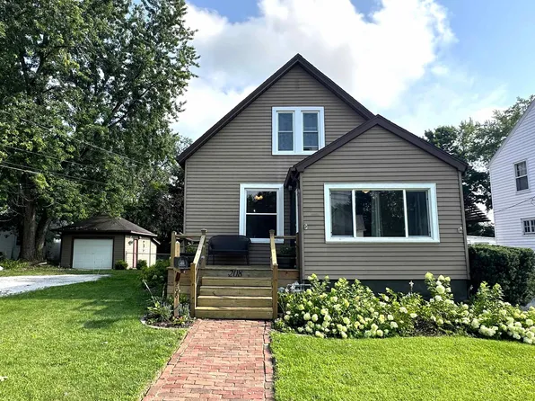 208 W North St, Knoxville, IL 61448