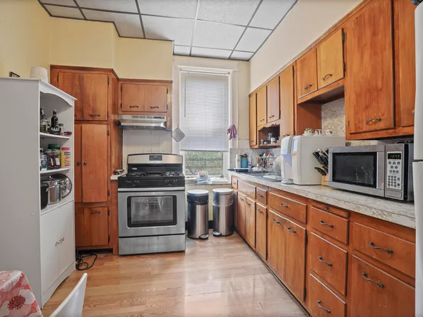 60-46 Putnam Avenue image 6 of 47