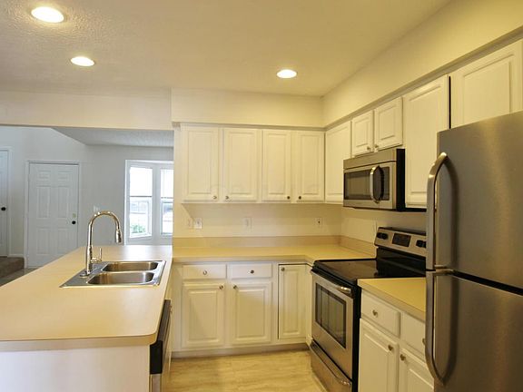 2nd image of 3023 Glenloch Cir