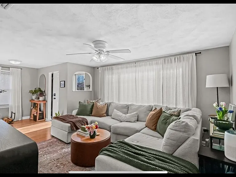 55 Columbia Ave — Photo 7