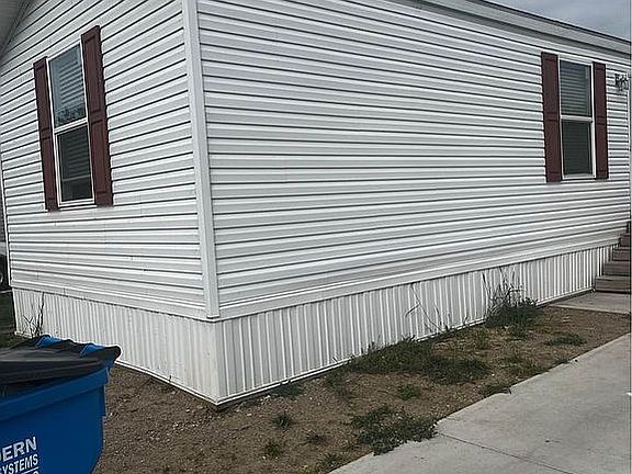 3rd image of 831 Oxford Ave