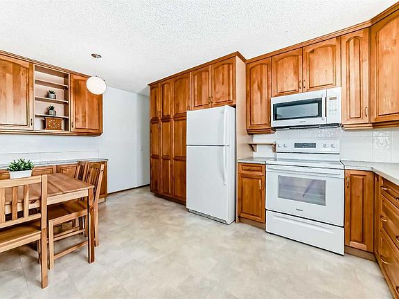 5th image of 752 W Cedarille Way SW