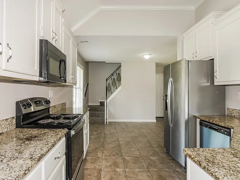 6181 Braybourne Main — Photo 8