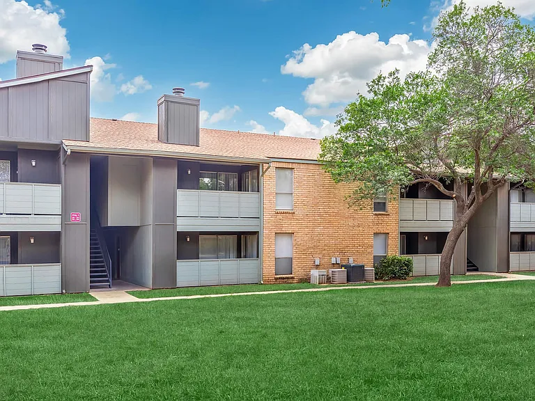 Parkside Apartments — Photo 6