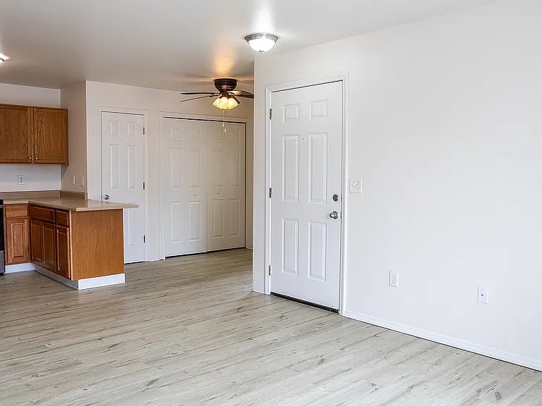 Aspen Grove Apartments - Hillsboro Oregon - Living Room