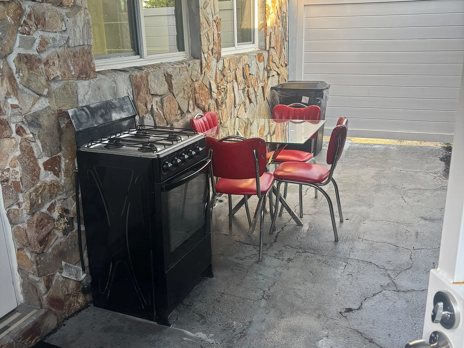 1 bed, 1352 sqft, $1,000 — Photo 2
