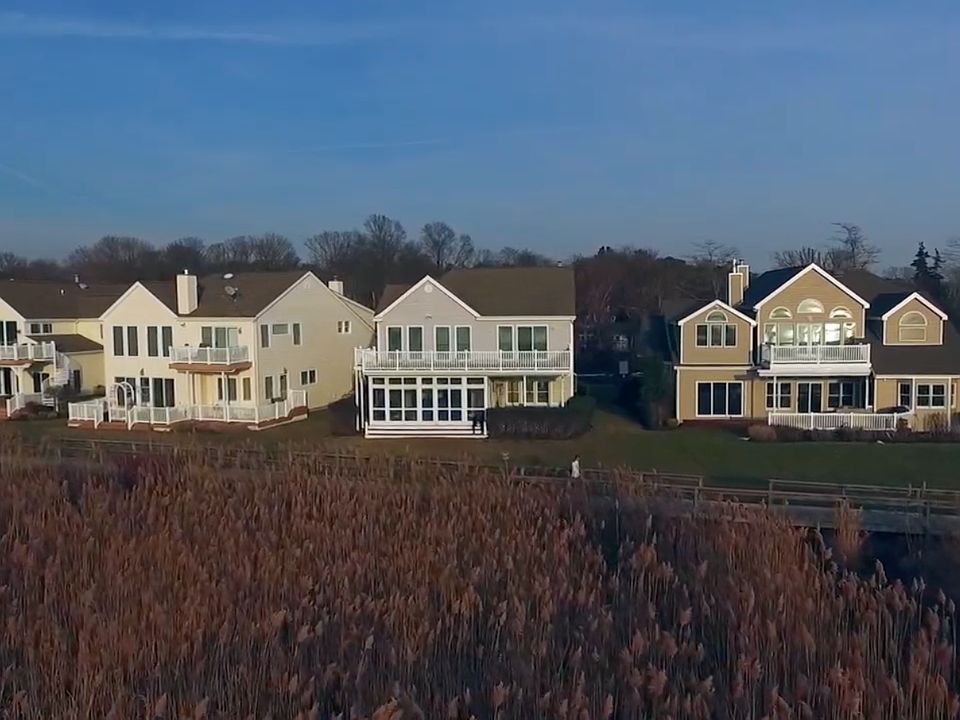1st image of 7 Spinnaker Ln