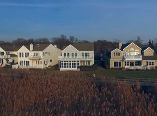 7 Spinnaker Ln, East Patchogue, NY 11772