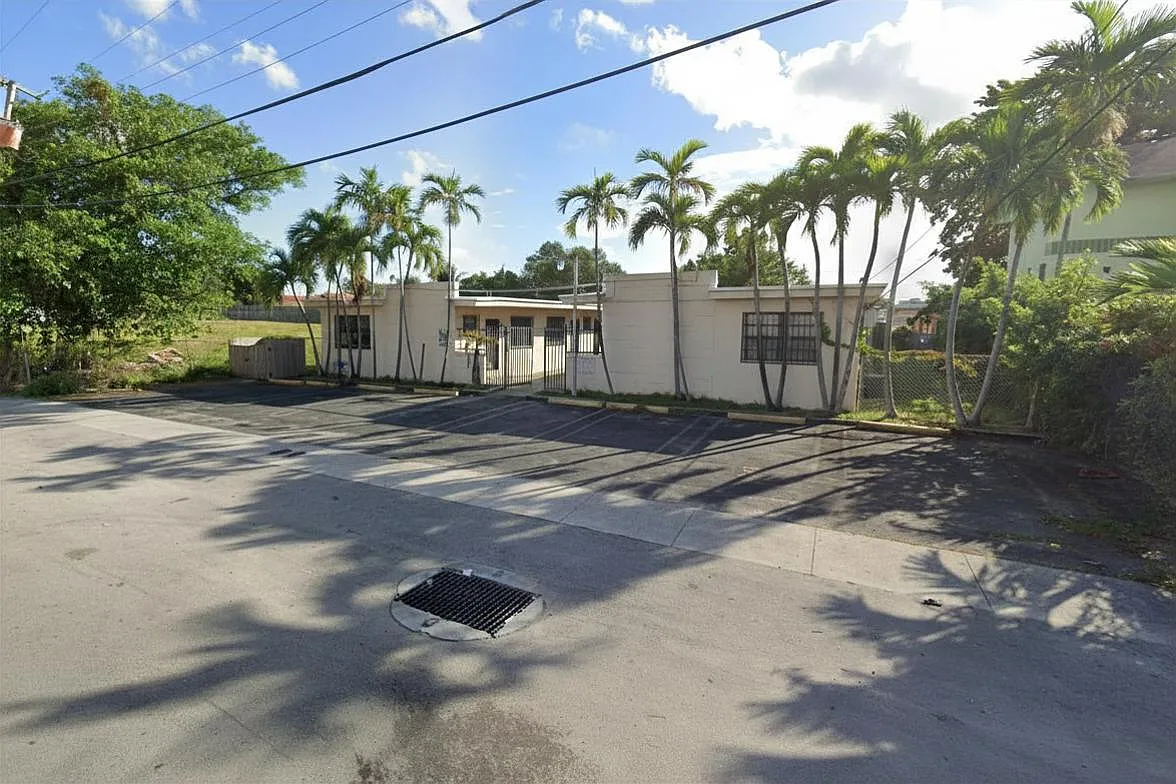 3701 NW 24th Ave - 4 — Photo 4