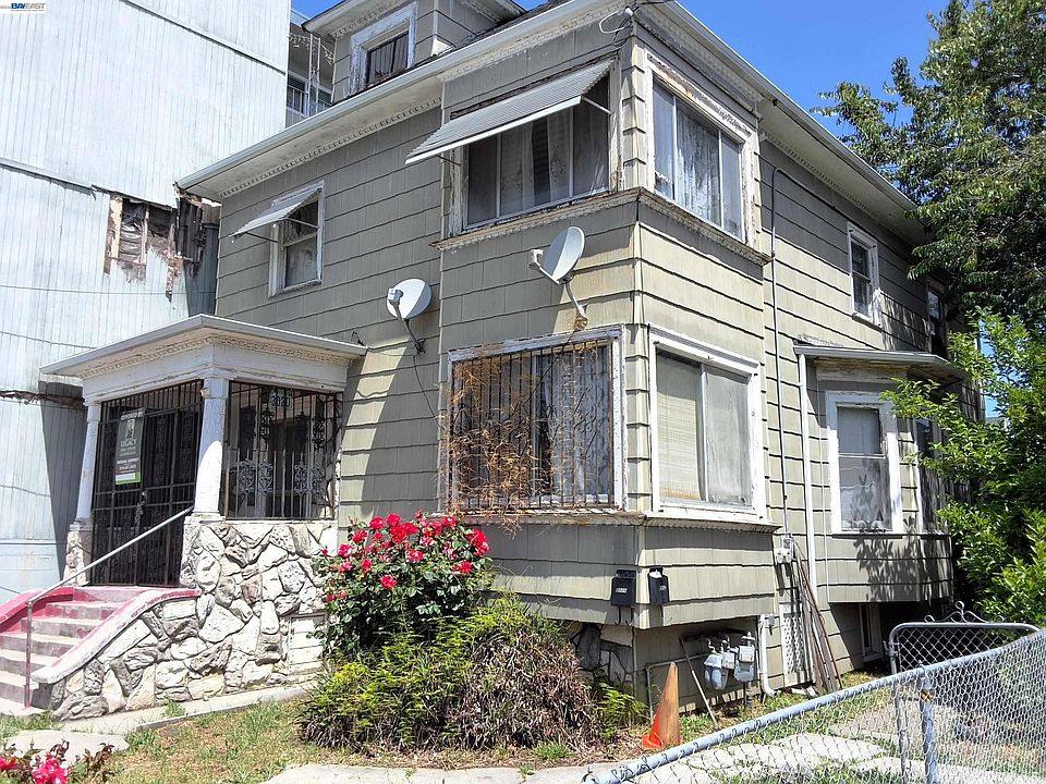1st image of 3020 E 19th St #Th