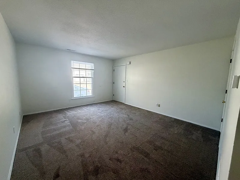 2 bed, 1.0 bath, 830 sqft, $1,375 — Photo 2