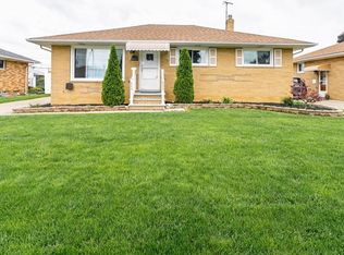 4713 Forest Edge Dr, Brooklyn, OH