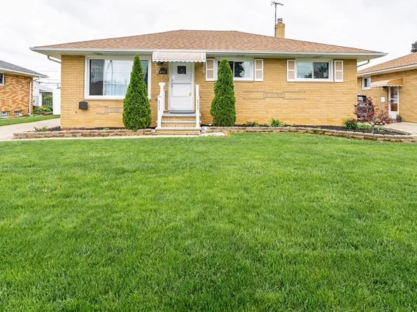 4713 Forest Edge Dr, Brooklyn, OH 44144