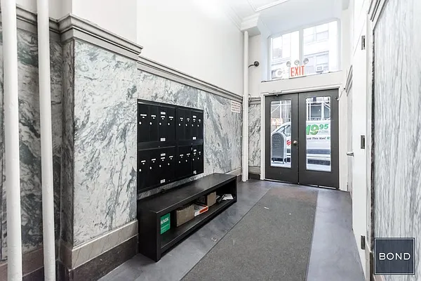 Rented by Bond New York | media 32