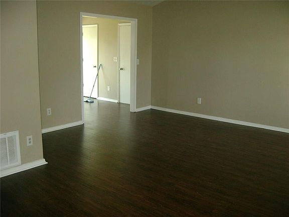 3rd image of 1641 E Sandy Dr