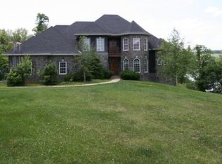 567 S Austin Springs Rd, Johnson City, TN 37601
